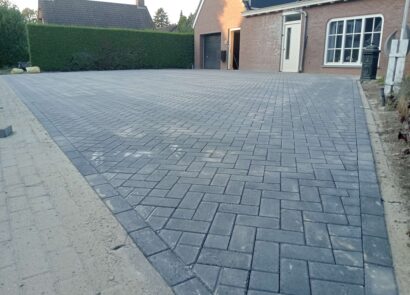 Grote oprit met betonklinkers 2