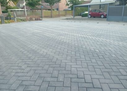 Grote oprit met betonklinkers 1